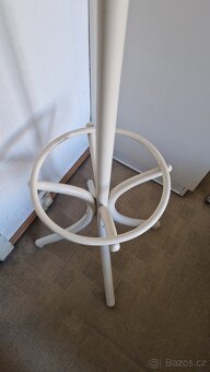 Dřevěný věšák bílý - 2