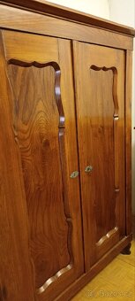 Starožitná skříň - 2