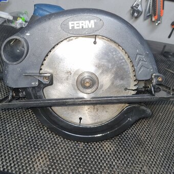FERM CSM1039 OKRUŽNÍ PILA 1200W, KOTOUČ 185MM - 2