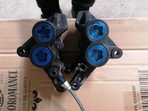 yamaha R6 99-02 třmeny - 2