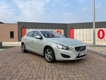 Volvo S60 2012 D3 Momentum - 2