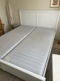 Prodám manželskou postel IKEA 140cm x 200cm - 2