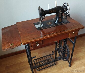 2x šicí stroj daruji za odvoz - 2