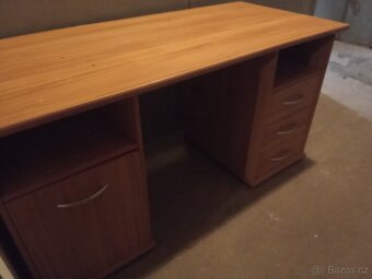 Pracovní stůl moc pěkný - 2
