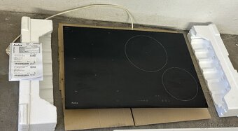 vestavná indukční deska AMICA - větší rozměry 77 x 52 - 2