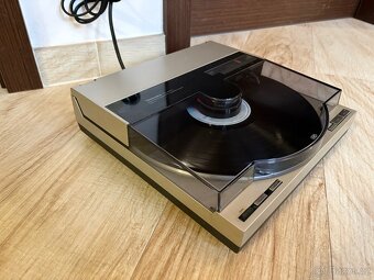 Tangenciální gramofon Technics SL-7 plný automat - 2