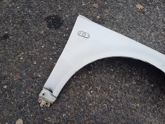 Pravý blatník, pravý zrcátko, poklice na Vw Passat b5.5 - 2