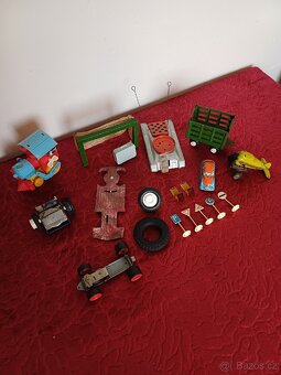 Staré hračky. Ites,kdn. - 2