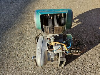 Prodám motor Velorex typ 572/350 - 2