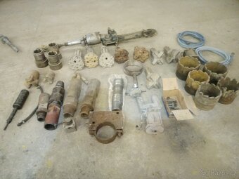 Vrtná souprava - staré vrtací hlavy, dynama atd. - 2