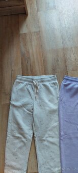 Dívčí tepláky, velikost: 140 - 2