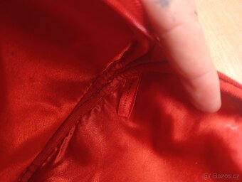 Nová kabelka Tommy Hilfiger, taštička Armani zdarma - 2