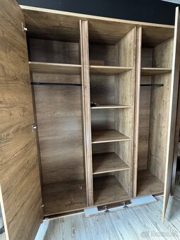 Šatní skříň - 2