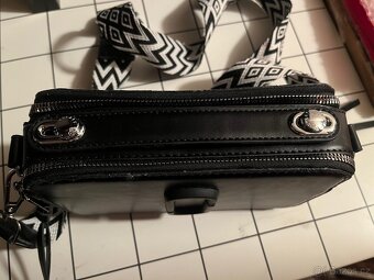 Cerna kabelka pekna - 2