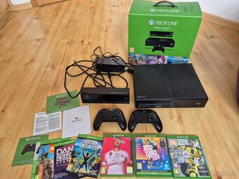 XBOX ONE + Kinect + 2 ovaldače + hry - 2
