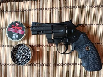 prodám v zduchový revolver - 2