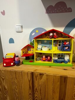 Domeček s autíčkem Prasátko Peppa - 2