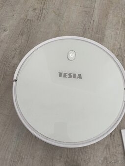 Robotický vysavač Tesla Robostar iQ300. - 2