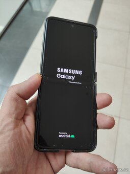 Samsung Z Flip 3 5G + originál Ipods 2 + hodinky 45"+ 256GB - 2