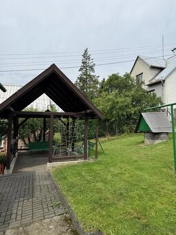Pronájem prostorného rodinného domu 6+2 se zahradou - 2