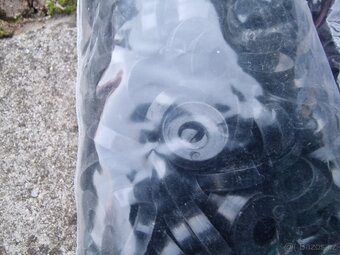 montážní šrouby pro rackové skříně - 2