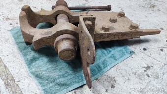 Kovářský svěrák - 2