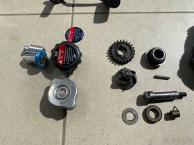 Honda cbr 125 pravý bok motoru - 2