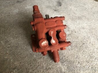 Predám rozvádzač RS16 na UN-053 - 2