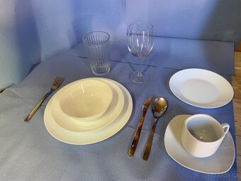 Půjčím bílé talíře s příbory a sklenice na svatbu, párty… - 2