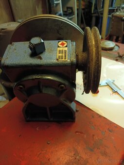 Elektromotor s převodovkou - 2