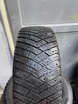 Zimní pneu 215/55/17 Good Year Dot 18 - 2