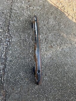 Golf 4 zadní výstuha - 2