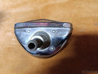 Chromové světlo – zpátečka. - 2