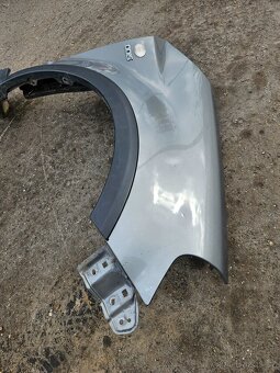 Suzuki sx4 přední levý blatník - 2