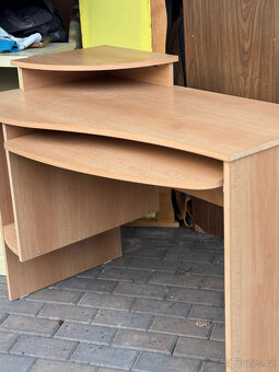 Pracovní počítačový stůl - 2