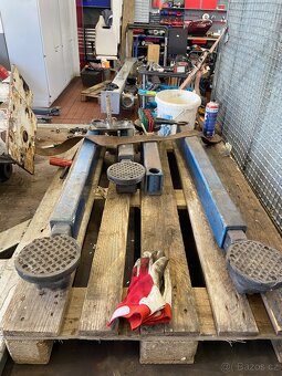 Dvousloupovy zvedak 2000 kg - 2