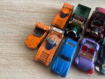 Retro autíčka od značek Matchbox a Corgi - 2
