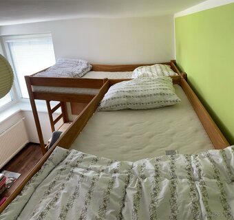 Dětský nábytek patrova postel vč. matraci, roštů a stolu - 2