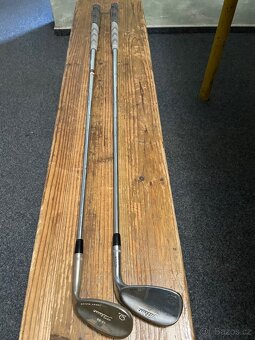 RH wedge - 2x Titleist - 2