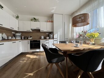 Exkluzivní 2+kk, terasa 27m2, garážové stání, Pardubice-nábř - 2