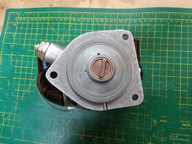 Rozdělovač Ford V8 - 2