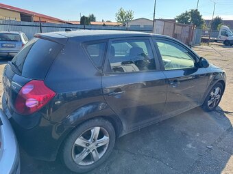 Kia Ceed 2008 na náhradní díly ND - 2
