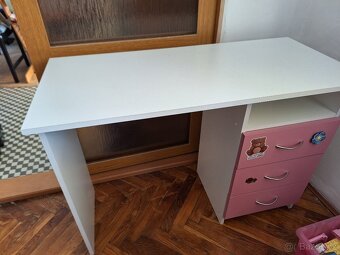 Nabízím za odvoz detsky psací stůl - 2
