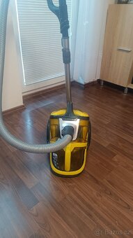 Prodám bezsačkovy vysavač ROWENTA 750W - 2