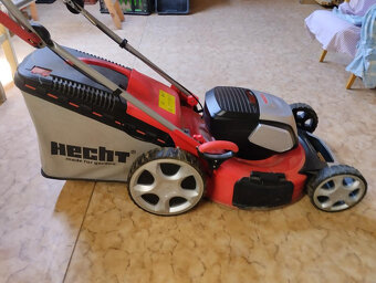 Akumulátorová sekačka s pojezdem HECHT 5051 S - 2