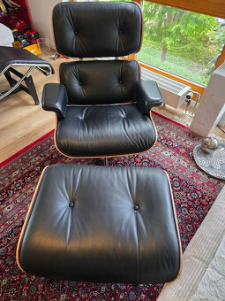Křeslo a taburetka Vitra Eames - 2