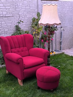 Prodám starožitné křeslo Ušák + Taburet + Lampa - 2