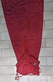 Balíkovna za 69,- Kč. Plesové bordó šaty. - 2