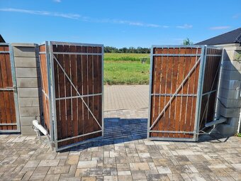 Skládací brána s pohonem - výroba a montáž na míru - 2