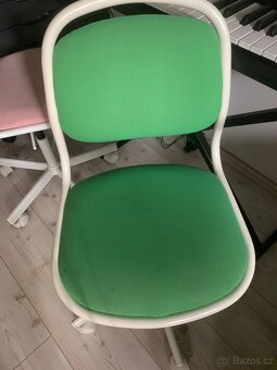 Dětská sedačka a židle otočná ke stolu - 2